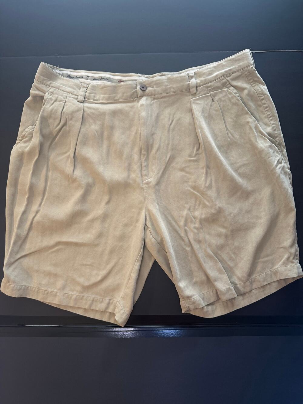 Vintage Tommy Bahama Men’s 40 Silk Shorts – Khaki Pleated Island Style